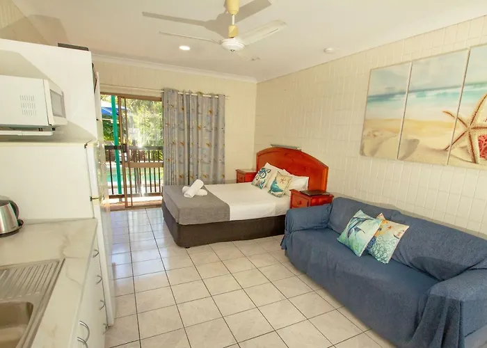 Tropical Palms Resort & 4Wd Hire