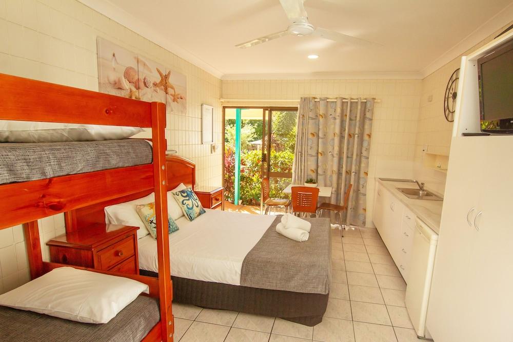 Tropical Palms & 4wd Hire