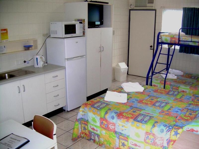 Tropical Palms & 4wd Hire Picnic Bay